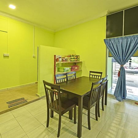 Oyo 90551 Zn Mix Homestay & Roomstay Kampung Raja Zewnętrze zdjęcie